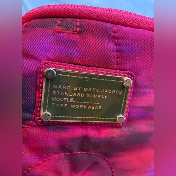 Marc by Marc Jacobs iPad cover (for 10.2 inch iPads - 8th and 9th generation) - Picture 3 of 4